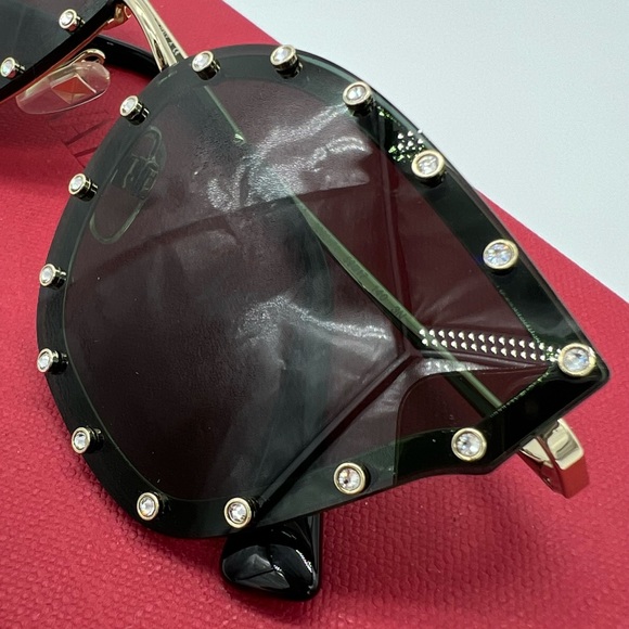 Authentic Valentino Garavani Crystal rockstuds black frame Sunglasses - Picture 8 of 17